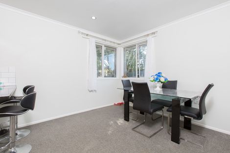 Photo of property in 37 Amberley Avenue, Te Atatu South, Auckland, 0610