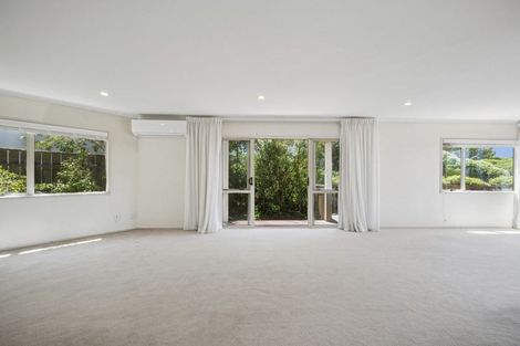 Photo of property in 9 Bennett Grove, Newlands, Wellington, 6037