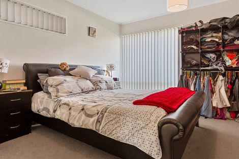 Photo of property in 8 Pinehurst Place, Wattle Downs, Auckland, 2103