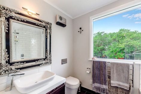 Photo of property in 160 Wellington Road, Paekakariki, 5034