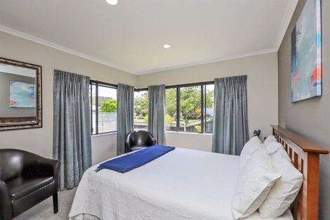 Photo of property in 12 Knightsbridge Place, Taradale, Napier, 4112