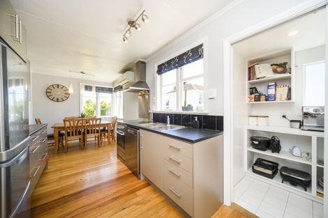 Photo of property in 19 Montgomery Street, Feilding, 4702