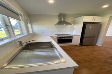 Photo of property in 3 Merchant Avenue, Te Atatu South, Auckland, 0610