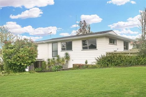 Photo of property in 21 Lavery Place, Sunnynook, Auckland, 0632