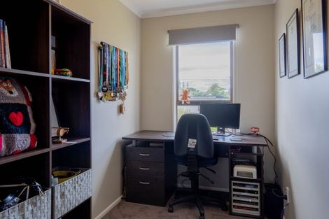 Photo of property in 34 Queens Road, Waikanae Beach, Waikanae, 5036