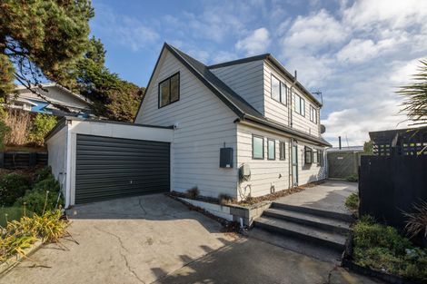 Photo of property in 64 Effingham Street, North New Brighton, Christchurch, 8083