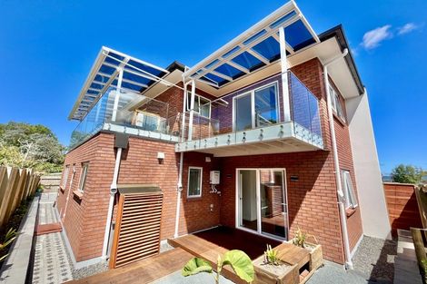 Photo of property in 7b Hanson Place, West Harbour, Auckland, 0618