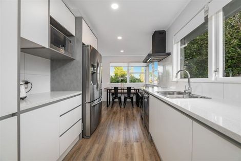 Photo of property in 8 Spence Road, Henderson, Auckland, 0612