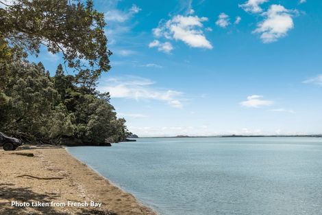 Photo of property in 98 Otitori Bay Road, Titirangi, Auckland, 0604