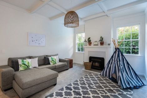 Photo of property in 33 Outlook Road, Greenhithe, Auckland, 0632