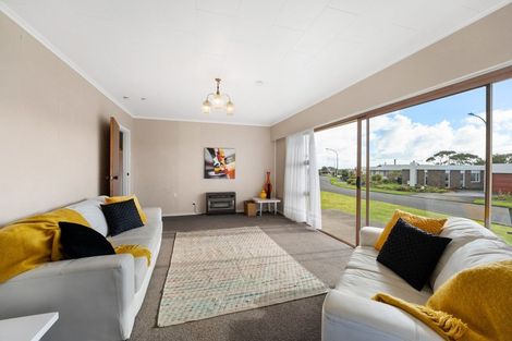 Photo of property in 2 Park Lane, Waitara, 4320