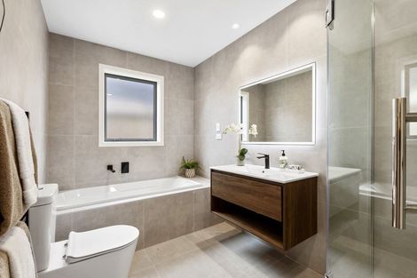 Photo of property in 33 Lumbarda Drive, Kumeu, 0810