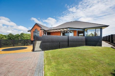Photo of property in 54 Cashmere Drive, Fitzherbert, Palmerston North, 4410