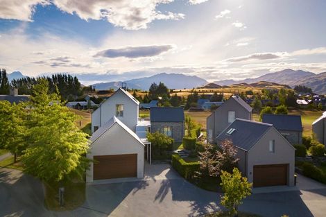 Photo of property in 15 Ayrburn Ridge, Arrowtown, Queenstown, 9371