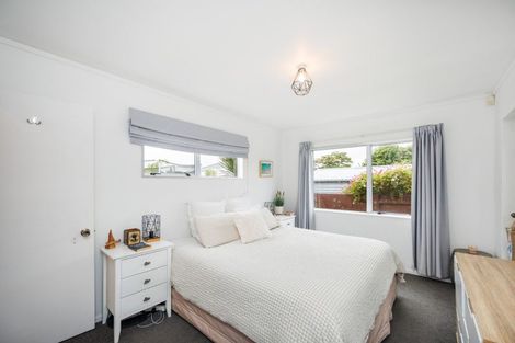 Photo of property in 21 Dalfield Place, Highbury, Palmerston North, 4412