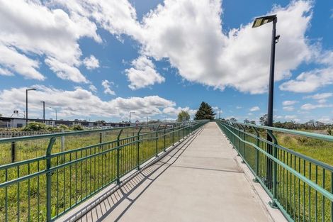 Photo of property in 4 Lumbarda Drive, Kumeu, 0810