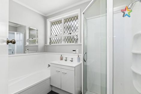 Photo of property in 353 Stokes Valley Road, Stokes Valley, Lower Hutt, 5019