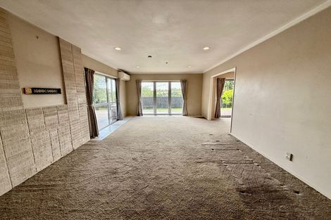 Photo of property in 112 Whangaparaoa Road, Red Beach, 0932
