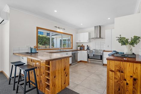 Photo of property in 32 Ballintoy Park Drive, Welcome Bay, Tauranga, 3175