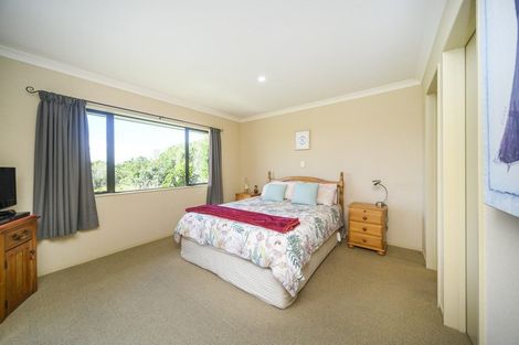 Photo of property in 53 Pacific Drive, Fitzherbert, Palmerston North, 4410