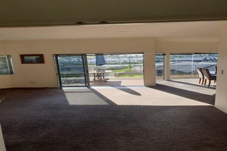 Photo of property in 92 Whangaparaoa Road, Red Beach, 0932