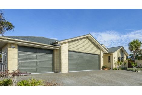Photo of property in 33 Bottle Lake Drive, Parklands, Christchurch, 8083