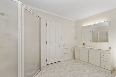 Photo of property in 22 Waiwherowhero Drive, St Andrews, Hamilton, 3200