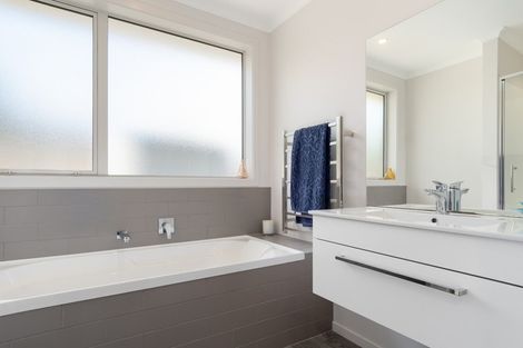 Photo of property in 124 Puhirake Crescent, Pyes Pa, Tauranga, 3112