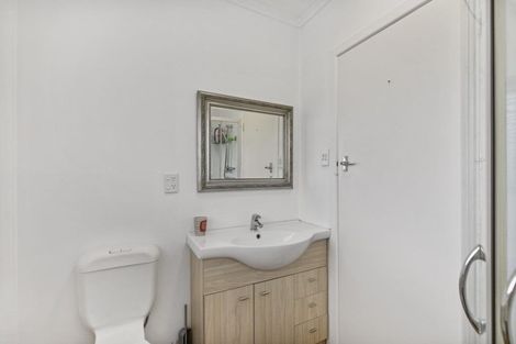Photo of property in 1/318 Beach Road, Campbells Bay, Auckland, 0630