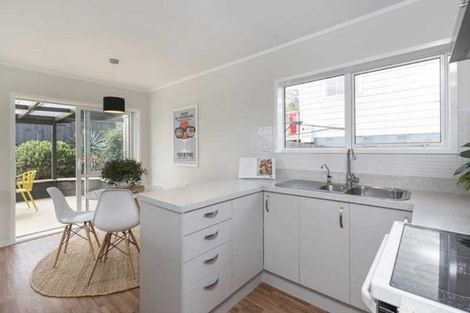 Photo of property in 44 Sungrove Rise, Sunnyvale, Auckland, 0612