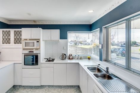 Photo of property in 27 Whiting Crescent, Greenmeadows, Napier, 4112