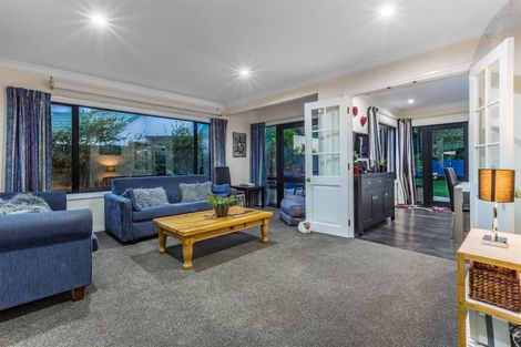 Photo of property in 2 Seascape View, Paremata, Porirua, 5024