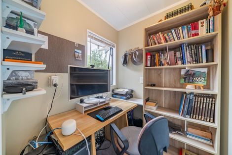 Photo of property in 30 Delaware Grove, Totara Park, Upper Hutt, 5018