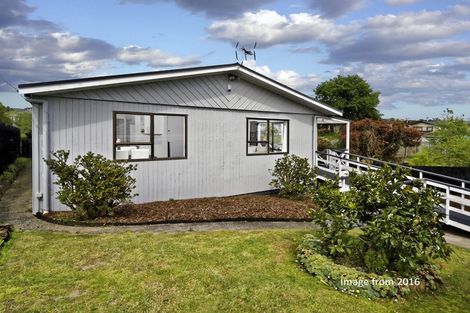 Photo of property in 2/14 Kelkirk Street, Kelston, Auckland, 0602