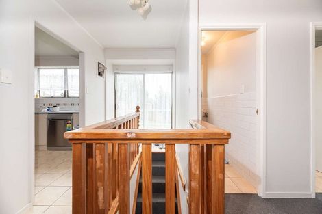 Photo of property in 16 Massine Place, Randwick Park, Auckland, 2105