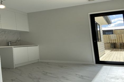 Photo of property in 35 Symes Drive, Red Beach, 0932