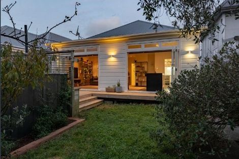 Photo of property in 30 Ross Street, Kilbirnie, Wellington, 6022