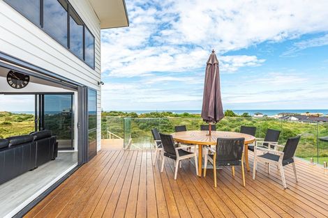 Photo of property in 34 Golf Vue Place, Castlecliff, Whanganui, 4501