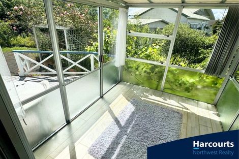 Photo of property in 1 Denver Avenue, Sunnyvale, Auckland, 0612