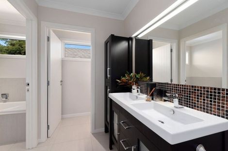 Photo of property in 59 Lonely Road, Fairview Heights, Auckland, 0632