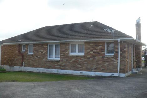 Photo of property in 2 Vera Road, Te Atatu South, Auckland, 0610