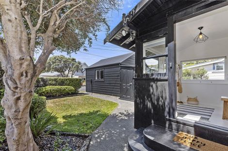 Photo of property in 20 Mantell Street, Seatoun, Wellington, 6022