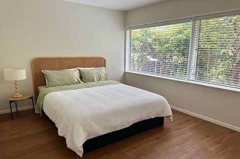 Photo of property in 2/4 Roseburn Place, Pakuranga, Auckland, 2010