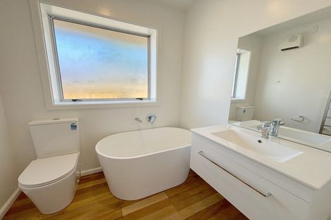 Photo of property in 5 Brookby Crescent, Avonhead, Christchurch, 8042