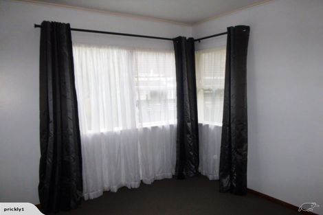 Photo of property in 2 Taupo Street, Green Bay, Auckland, 0604