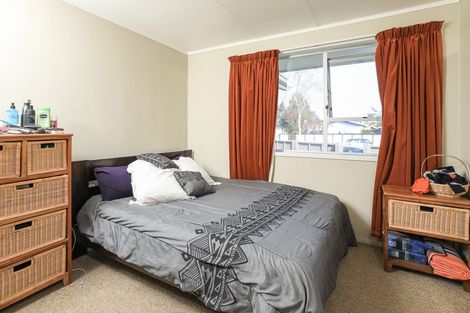 Photo of property in 12 Burrows Place, Frankton, Hamilton, 3204