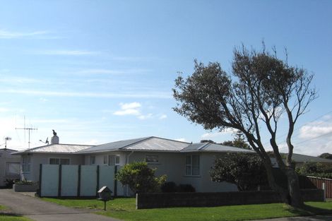 Photo of property in 18 Ashton Terrace, Castlecliff, Whanganui, 4501