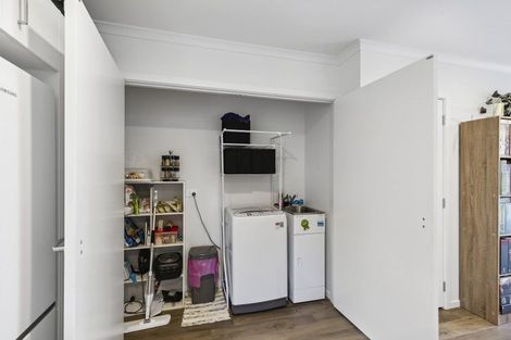 Photo of property in 6/9 Surrey Street, Tawa, Wellington, 5028