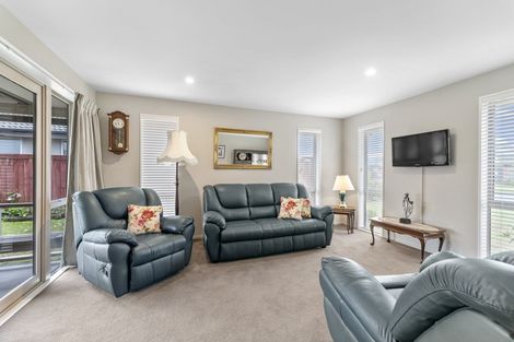 Photo of property in 13 Maple Place, Rangiora, 7400