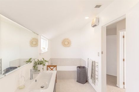 Photo of property in 40 Celia Street, Redcliffs, Christchurch, 8081